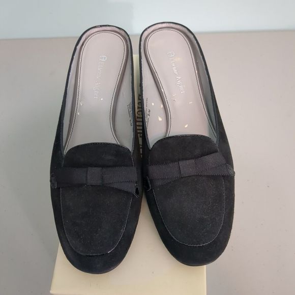 Etinne Aigner women shoes Size 8.5 chairman suede black slip on bow prep… - Picture 2 of 5
